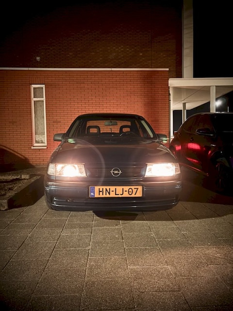 Opel Vectra 1.6i L