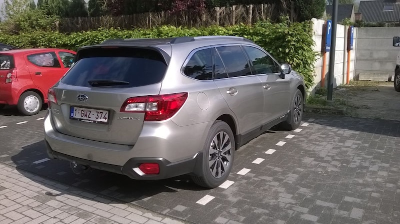 Subaru Outback 2.5i Premium (2015)