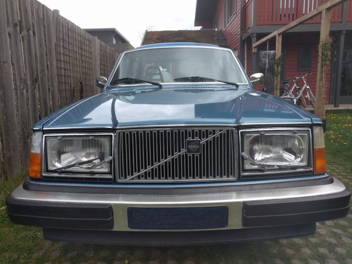 Volvo 260 (1977)