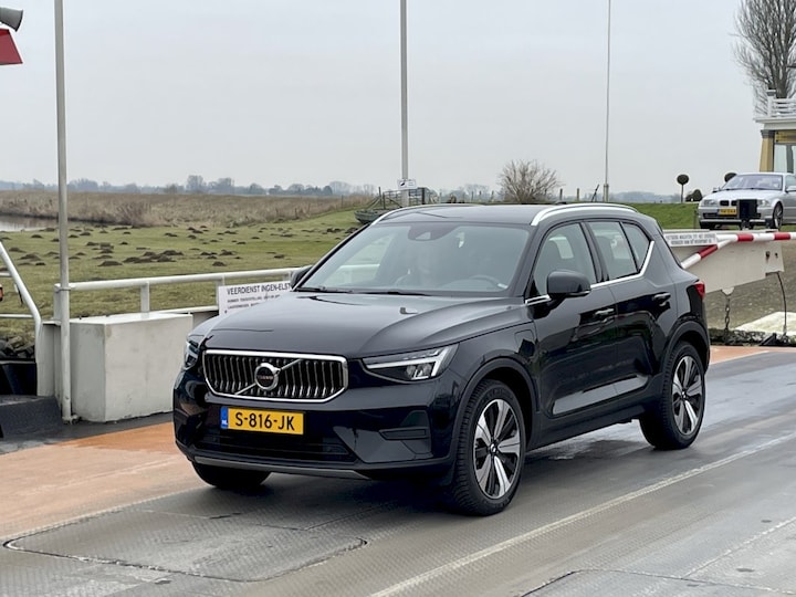 Volvo XC40 (2023)