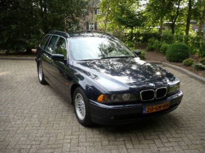 BMW 530d touring Executive (2001)