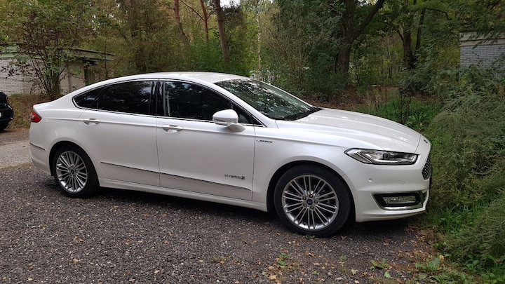 Ford Mondeo HEV Vignale (2017)