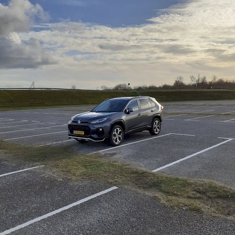 Suzuki Across 2.5 Plug-in Hybrid Style