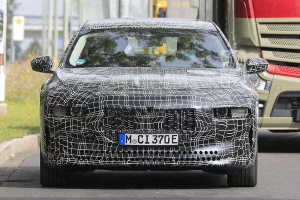 Spyshots BMW i7