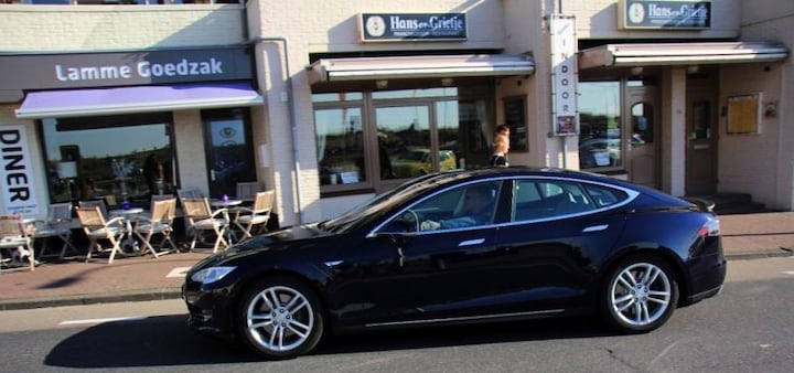 Tesla Model S 85 Performance (2013)