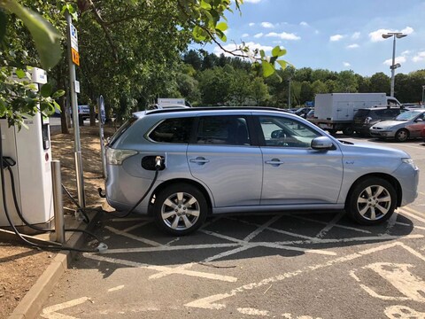 Mitsubishi Outlander PHEV Instyle+