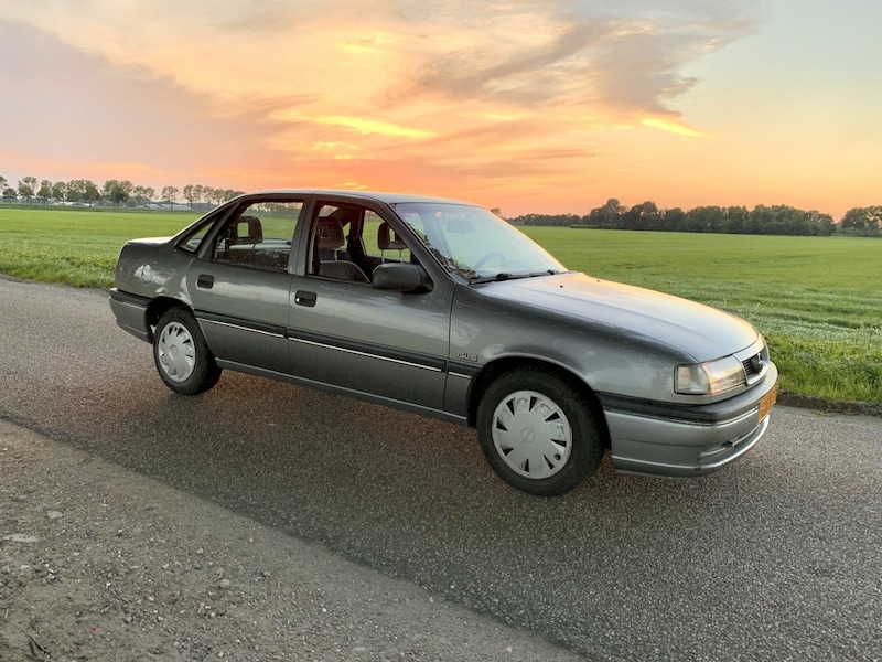 Opel Vectra 1.8i GLS (1993)