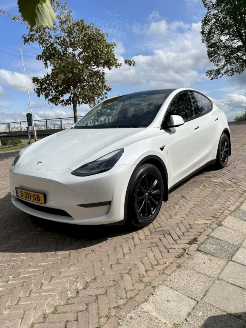 Tesla Model Y Long Range AWD (2023)