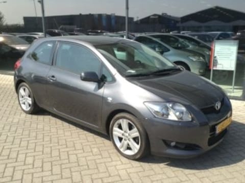 Toyota Auris 2.2 D-4D D-CAT GT180 (2010)