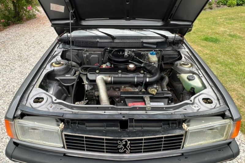 Peugeot 305