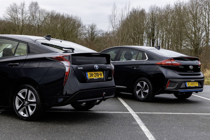 Toyota Prius vs Hyundai Ioniq