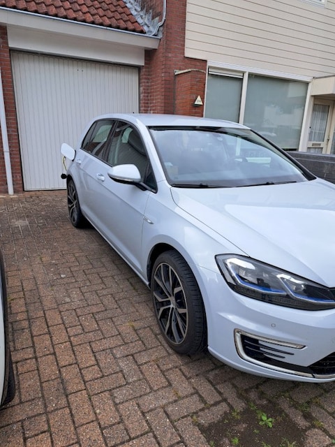 Volkswagen e-Golf (2017)