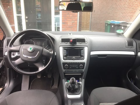 Skoda Octavia Combi 1.6 TDI Greentech Ambition Bus. (2011)