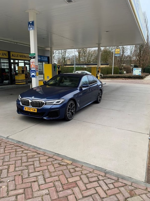 BMW 545e xDrive (2021)