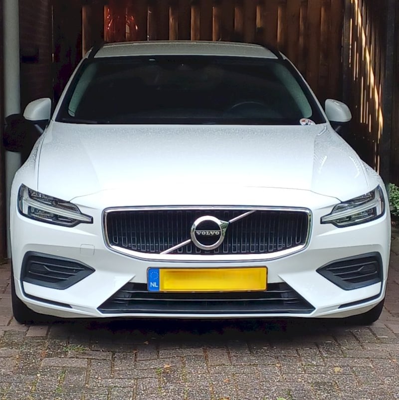 Volvo V60 B3 Momentum Advantage (2020)