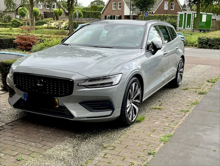 Volvo V60 B3 Essential Edition (2024)