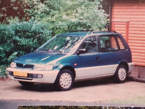 Mitsubishi Space Runner 1.8 GLXi