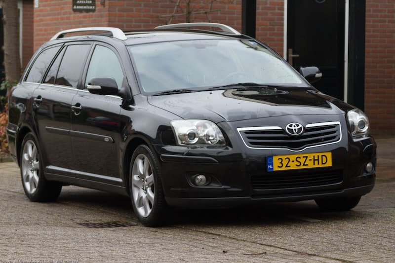 Toyota Avensis Wagon 2.0 16v VVT-i D4 Executive (2006)
