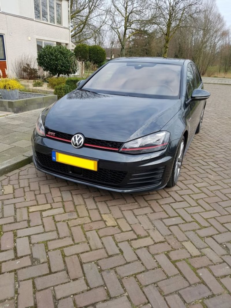 Volkswagen Golf 2.0 TSI GTI Performance (2016)