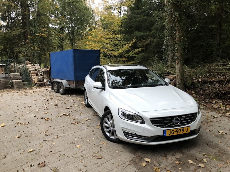 Volvo V60 D4 Momentum (2015)