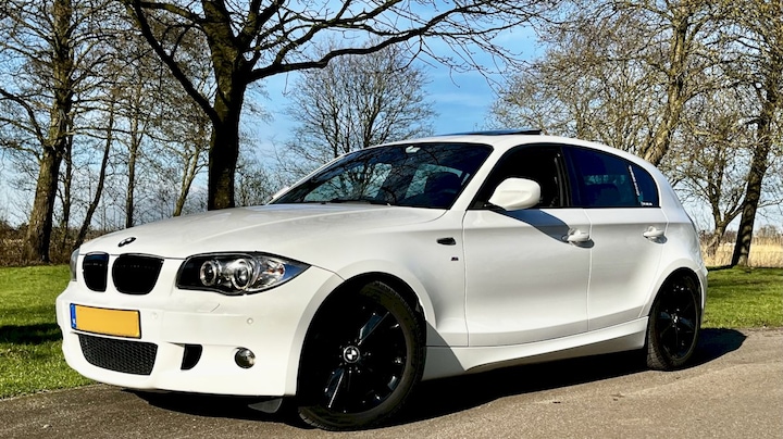 BMW 120i Business Line Edition (2011)
