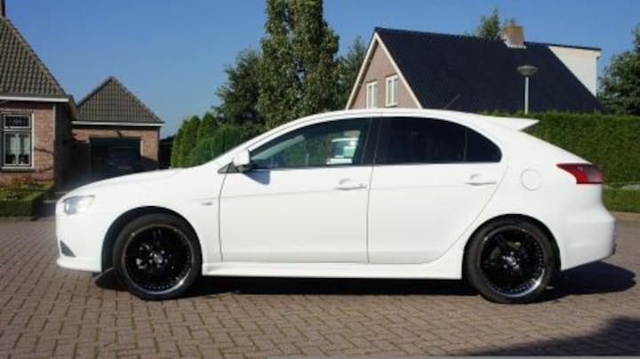 Mitsubishi Lancer Sportback 1.5 Edition One (2010)