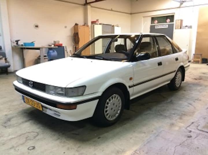 Toyota Corolla Liftback 1.6 XLi