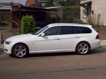 BMW 318d Touring (2011)