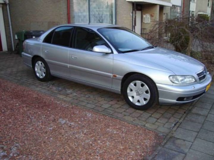 Opel Omega 2.2i-16V Elegance