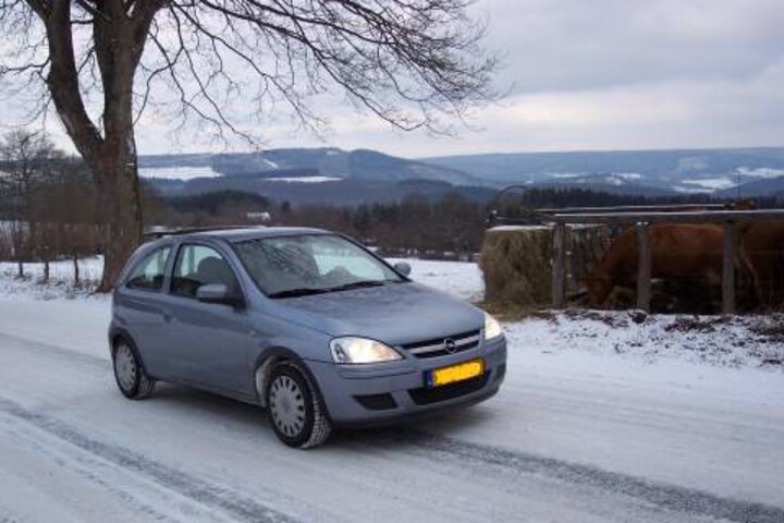 Opel Corsa 1.2-16V Enjoy (2003)