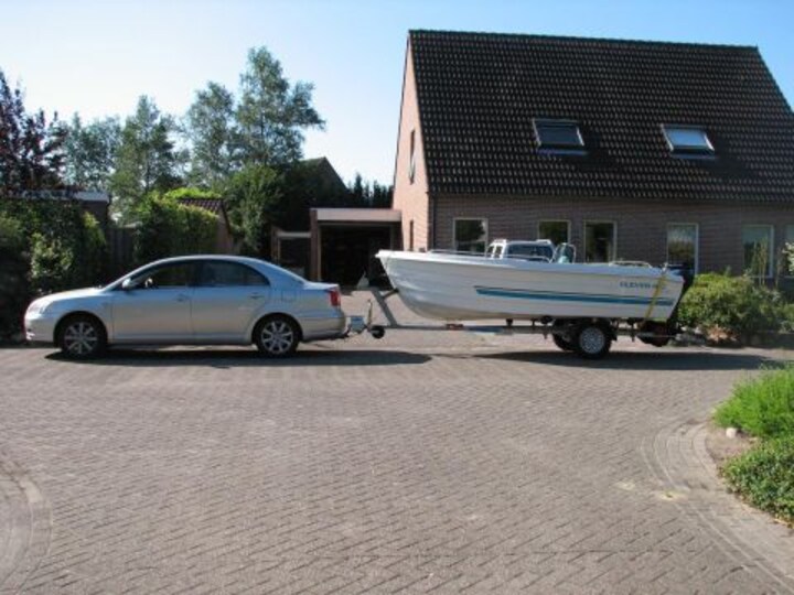 Toyota Avensis 2.2 D-4D D-CAT Linea Luna