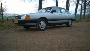 Audi 100 1.8 90pk (1985)