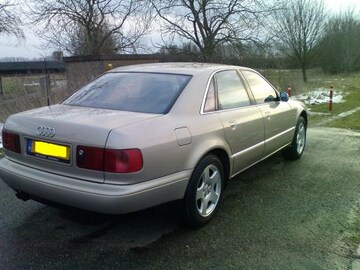 Audi A8 3.7 Quattro (1998)