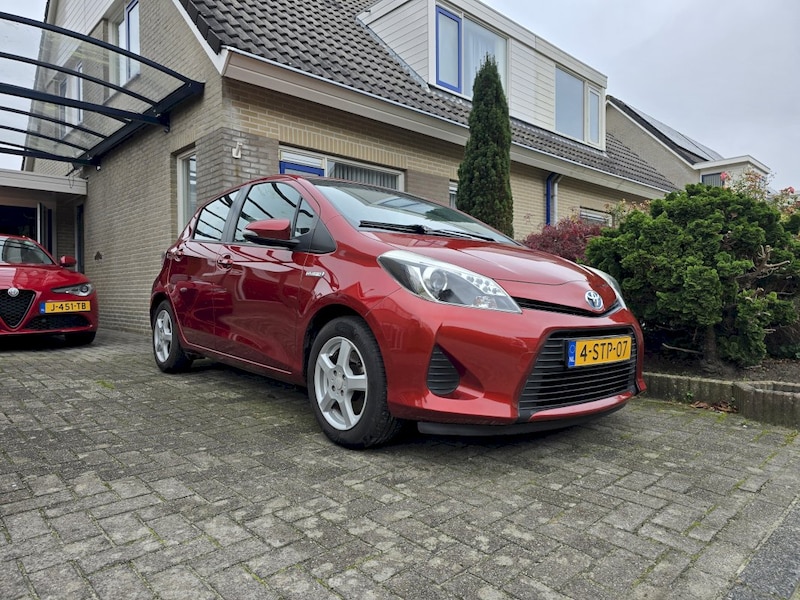 Toyota Yaris 1.5 Full Hybrid Aspiration (2013)