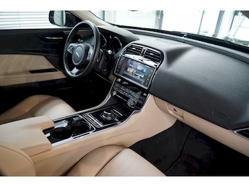 Jaguar XE 20d Portfolio (2017)