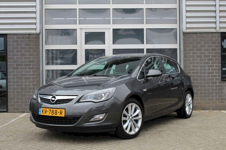 Opel Astra 1.4 Turbo 140pk Cosmo (2010)
