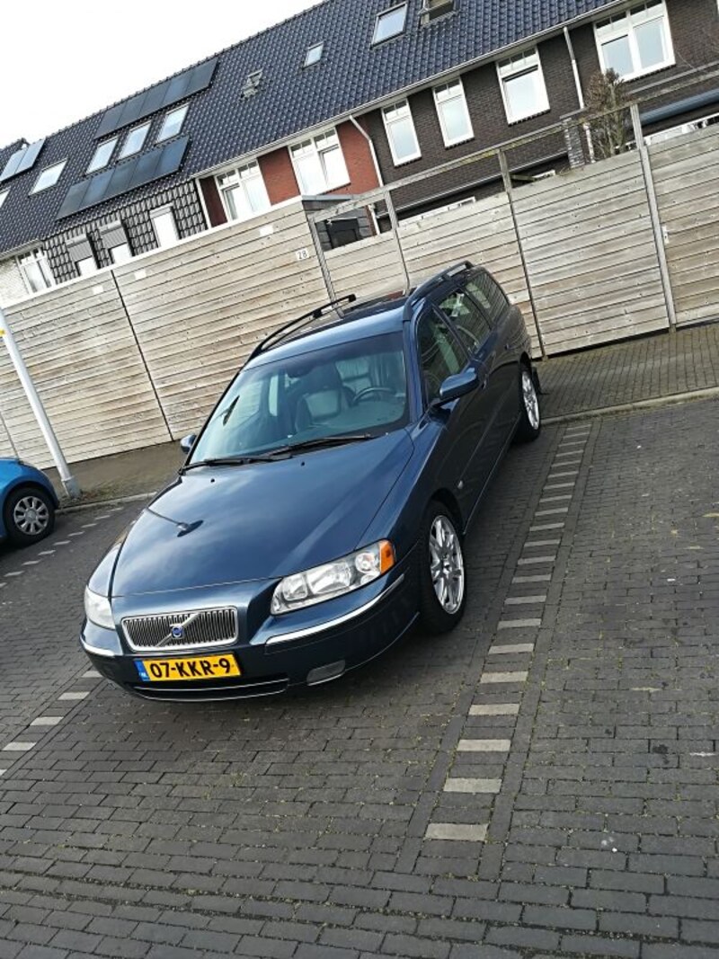 Volvo V70 2.5T Summum (2004)