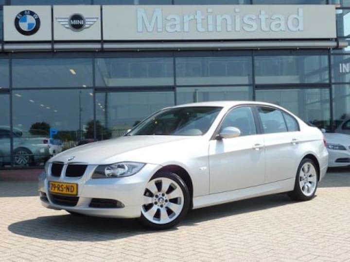 BMW 320i Executive (2005)