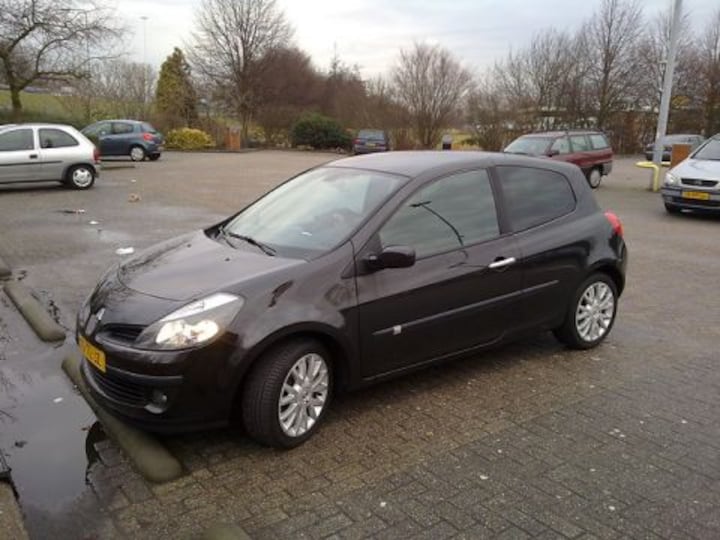 Renault Clio 1.6 16V Dynamique Luxe (2006)