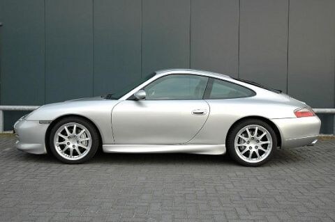 Porsche 911 Carrera 4 Coupé (2001)