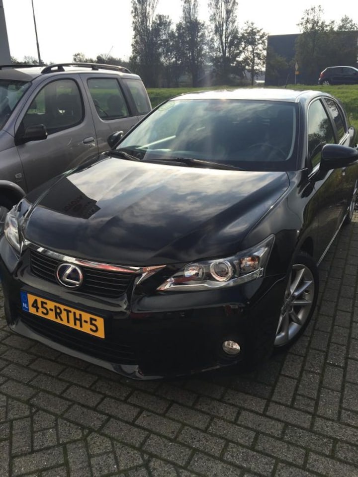 Lexus CT 200h Hybrid (2011)