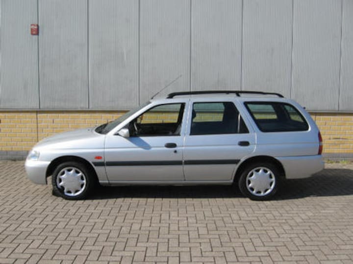 Ford Escort Wagon 1.6i Century (2000)