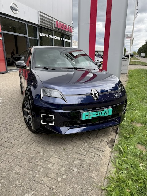 Renault 5 E-TECH comfort range iconic cinq