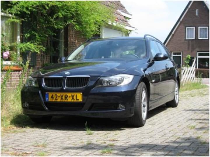 BMW 318i Touring Executive (2007)