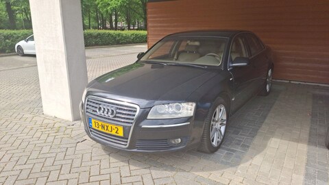Audi A8 6.0 quattro Lang