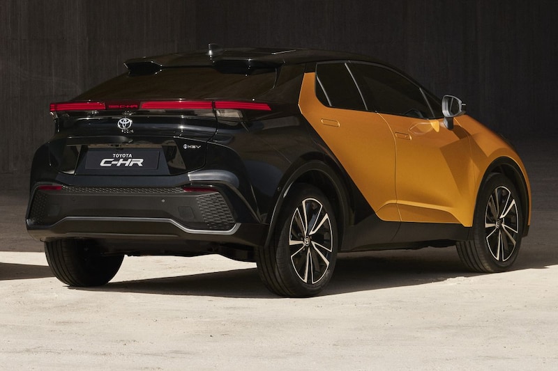 Toyota C-HR goedkoper, vanafprijs plug-in hybride €3.000 omlaag