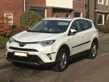 Toyota RAV4 2.5 Hybrid 2WD Executive (2018)