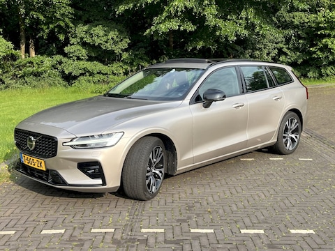 Volvo V60 B3 Plus (2023)