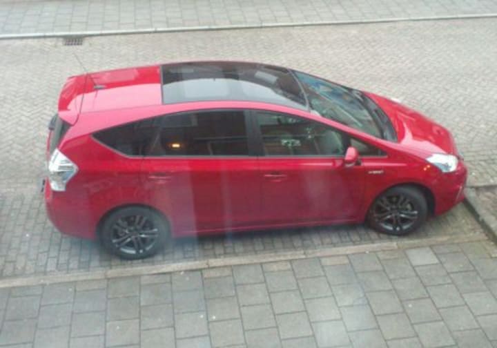 Toyota Prius Wagon 1.8 HSD Dynamic Business (2013)