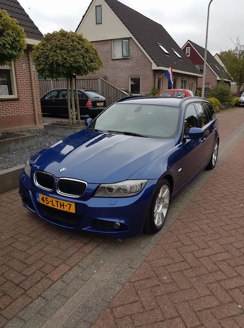 BMW 318d Touring (2010)